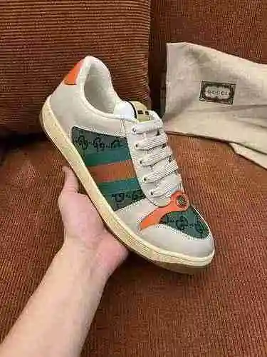 Código de pareja GUCCI: 0726B80 Talla: Mujer 35-40 Hombre 39-44