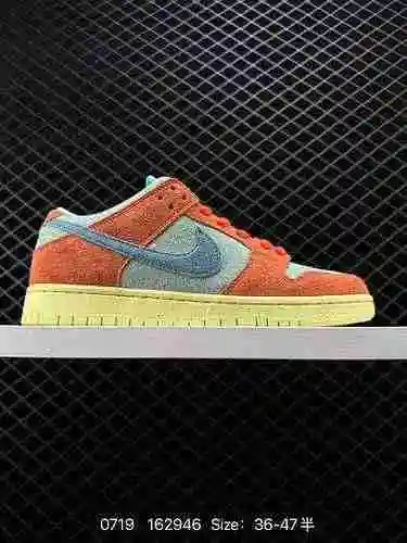 La serie de 23 zapatos de tabla Nike SB Zoom Dunk Low de nivel empresarial presenta un zapato de tab
