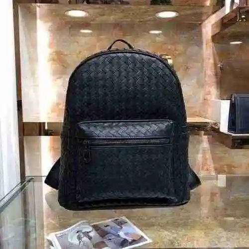 La mochila para hombre está hecha de cuero original importado de primer nivel y una versión réplica 