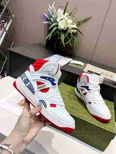 Código de pareja GUCCI: 0421C80 Talla: Mujer 35-40 Hombre 39-45