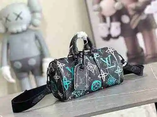 La bolsa de viaje exclusiva para hombres está hecha de lona original importada de primer nivel y una
