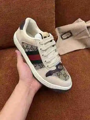 Código de pareja GUCCI: 0726B80 Talla: Mujer 35-40 Hombre 39-44