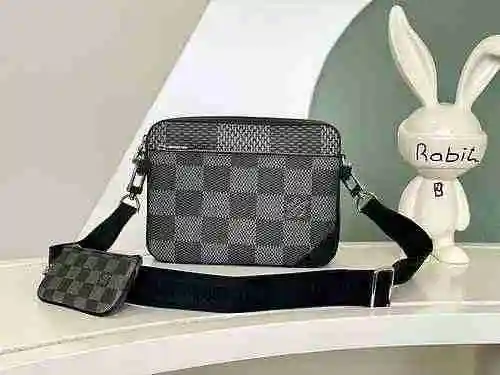 La bolsa de mensajería exclusiva para hombres está hecha de lona original importada de primer nivel 