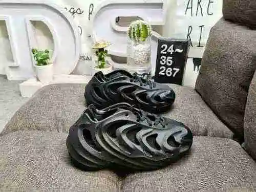 267Dadidas origins adiFOM Q" Black Carbon" This adiFOM Q classic shoe has a distinctive st