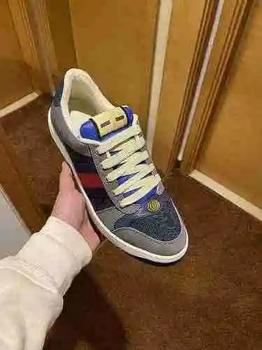 Código de pareja GUCCI: 0305C20 Talla: Mujer 35-40, Hombre 39-44