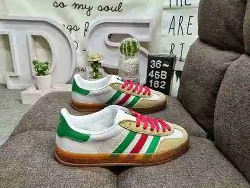 162D adopts a combination of soft fiber cow cut leather and imported mercerized pig leather upper ma