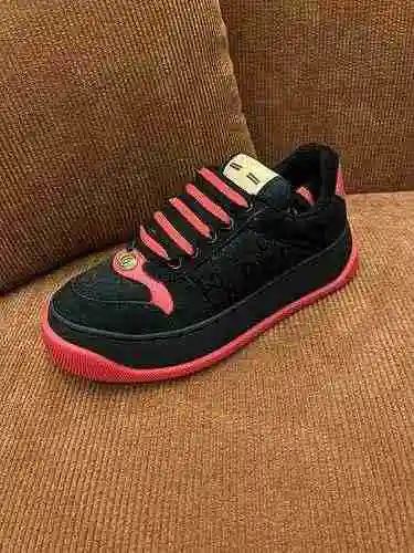 Código de pareja GUCCI: 0720C20 Talla: Mujer 35-41 Hombre 39-45.