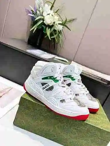 Código de pareja GUCCI: 0421C80 Talla: Mujer 35-40 Hombre 39-45