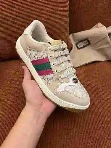 Código de pareja GUCCI: 0726B80 Talla: Mujer 35-40 Hombre 39-44