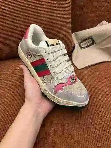 Código de pareja GUCCI: 0726B80 Talla: Mujer 35-40 Hombre 39-44