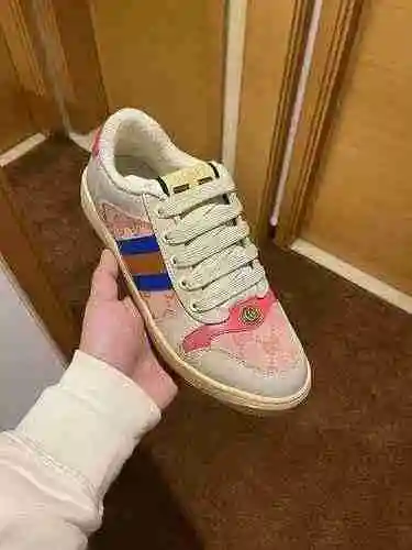 Código de pareja GUCCI: 0305C20 Talla: Mujer 35-40, Hombre 39-44