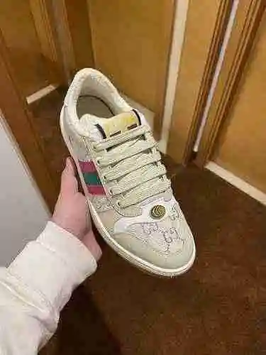 Código de pareja GUCCI: 0305C20 Talla: Mujer 35-40, Hombre 39-44