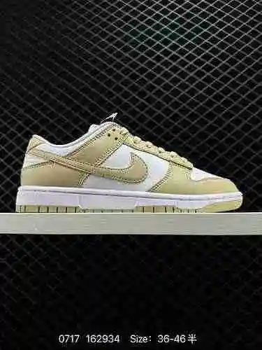 La zapatilla Nike Dunk Low Retro, una zapatilla retro deconstruida sin tirantes de la década de 1980