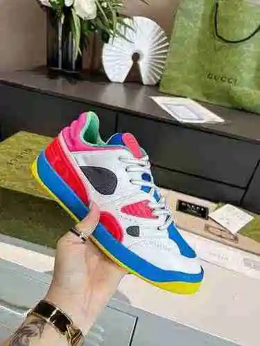 Código de pareja GUCCI: 0421C60 Talla: Mujer 35-40 Hombre 39-45