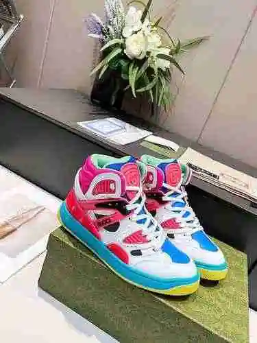 Código de pareja GUCCI: 0421C80 Talla: Mujer 35-40 Hombre 39-45