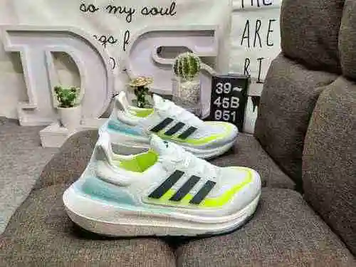 The 951D truly explosive Adidas Ultra Boost 2022 series with a half size UB popcorn front and back r