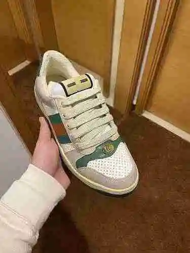 Código de pareja GUCCI: 0305C20 Talla: Mujer 35-40, Hombre 39-44