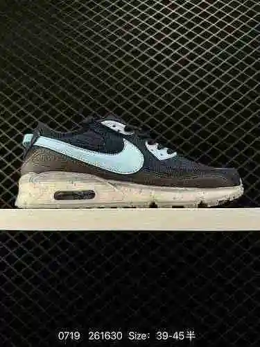 La zapatilla casual retro Nike Air Max Terrascape 9 innova el diseño de la suela y crea una aparienc