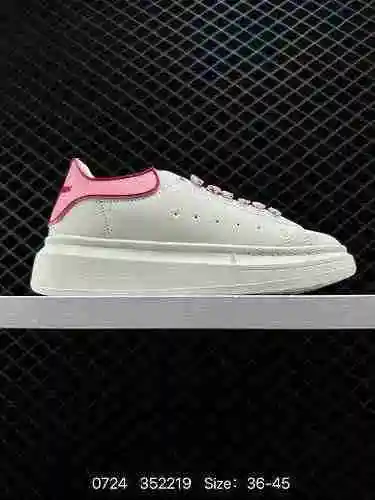 95 Zapatillas de cuero con suela de la marca de lujo italiana Alexander McQueen
