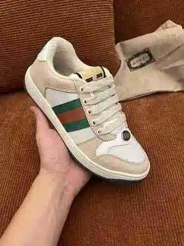 Código de pareja GUCCI: 0726B80 Talla: Mujer 35-40 Hombre 39-44