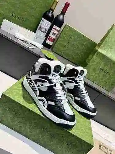 Código de pareja GUCCI: 0421C80 Talla: Mujer 35-40 Hombre 39-45