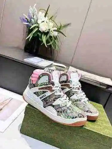 Código de pareja GUCCI: 0421C80 Talla: Mujer 35-40 Hombre 39-45