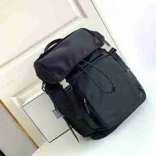 La mochila para hombre está hecha de nailon original importado de primera calidad, versión réplica d