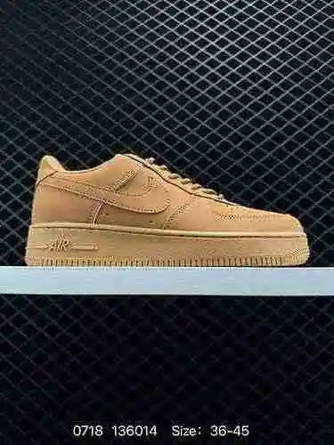 7 Zapatilla casual Nike Air Force '7 Air Force One de caña baja. El rendimiento de amortiguación sua