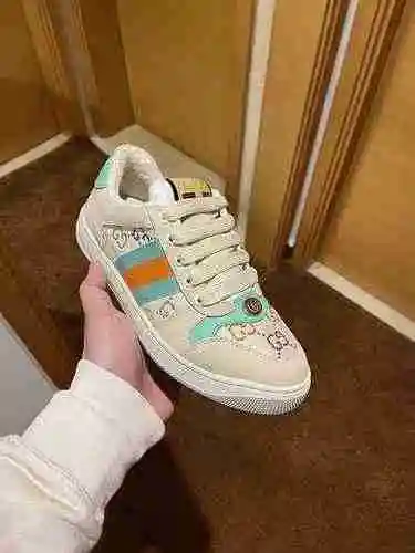 Código de pareja GUCCI: 0305C20 Talla: Mujer 35-40, Hombre 39-44