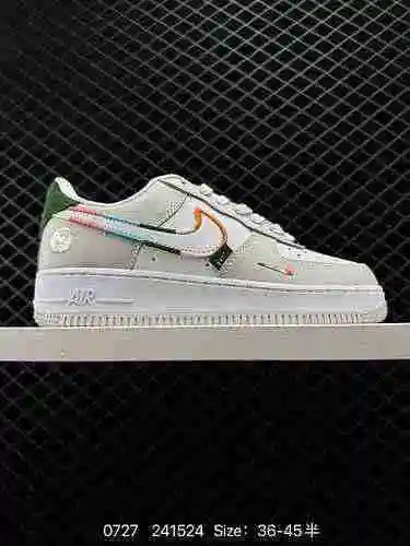 2 Zapatillas Nike Air Force Low Air Force One versátiles e informales. La amortiguación suave y elás