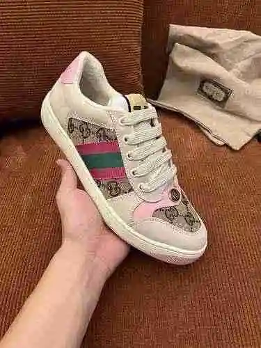 Código de pareja GUCCI: 0726C20 Talla: Mujer 35-40 Hombre 39-44