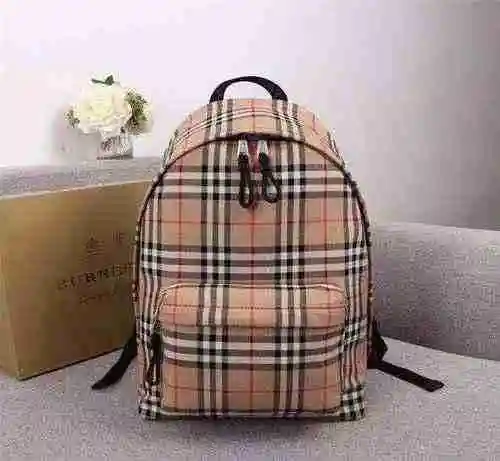 La mochila para hombre está hecha de piel de vaca original importada, con una bolsa de regalo de ent