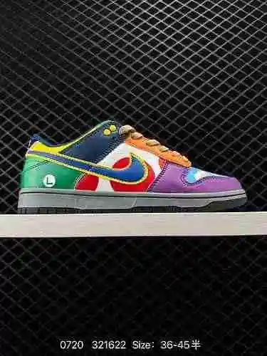 La colección de zapatos de críquet Nike SB Zoom Dunk Low es una zapatilla casual clásica y versátil 