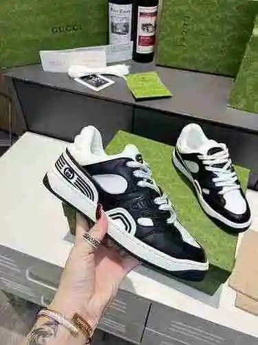 Código de pareja GUCCI: 0421C60 Talla: Mujer 35-40 Hombre 39-45