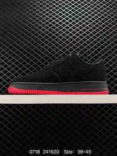 Zapatilla casual Nike Air Force '7 Air Force One de caña baja. El rendimiento de amortiguación suave