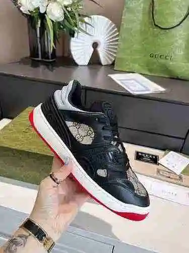 Código de pareja GUCCI: 0421C60 Talla: Mujer 35-40 Hombre 39-45
