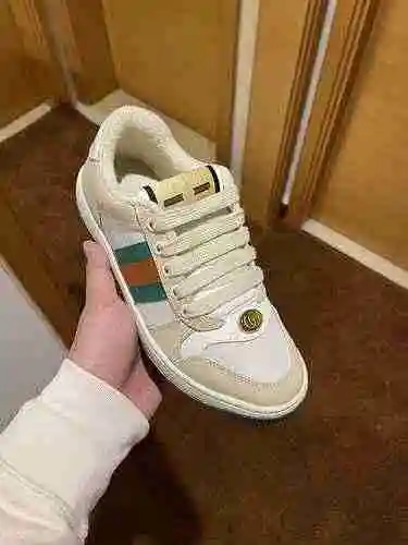 Código de pareja GUCCI: 0305C20 Talla: Mujer 35-40, Hombre 39-44