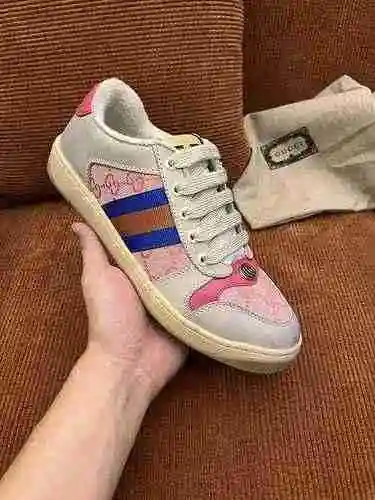 Código de pareja GUCCI: 0726B80 Talla: Mujer 35-40 Hombre 39-44