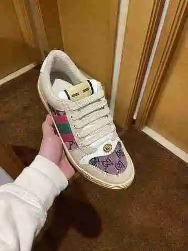 Código de pareja GUCCI: 0305C20 Talla: Mujer 35-40, Hombre 39-44