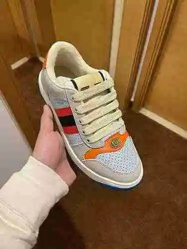 Código de pareja GUCCI: 0305C20 Talla: Mujer 35-40, Hombre 39-44