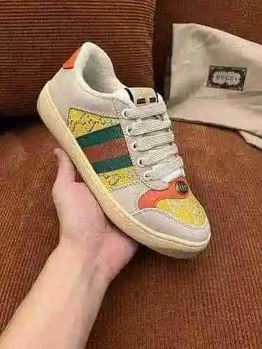Código de pareja GUCCI: 0726B80 Talla: Mujer 35-40 Hombre 39-44
