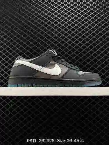 La colección de zapatos de críquet Nike SB Zoom Dunk Low es una zapatilla casual clásica y versátil 