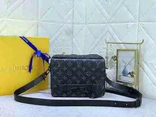La bolsa de mensajería exclusiva para hombres está hecha de material de lona importado, con una bols