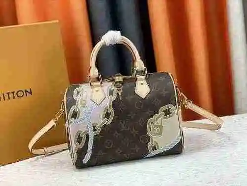 El bolso está hecho de material de lona importado, con una bolsa de regalo de entrega de alta calida