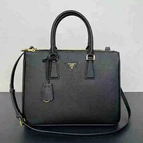El bolso está hecho de piel de vaca original importada, con una bolsa de regalo de entrega de alta c