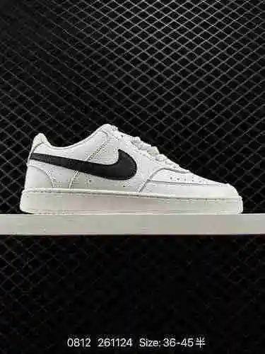 El auténtico Nike Court Vision Low combina comodidad y un estilo excepcional, mostrando la artesanía