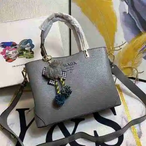 El bolso está hecho de piel de vaca original importada, con una bolsa de regalo de entrega de alta c
