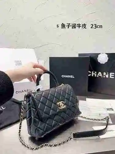 El bolso de cadena está hecho de piel de vaca original importada, con una bolsa de regalo de entrega