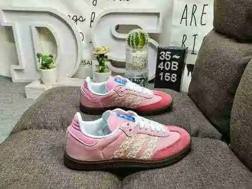 158DWales Bonner X Adidas Samba co branded retro sneakers feature a simple color scheme paired with 