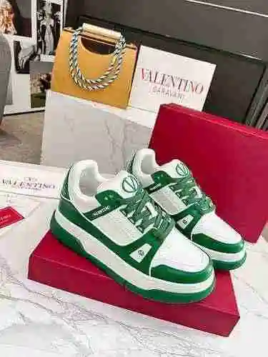 Valentino Pareja Código: 0809C80 Talla: Mujer 35-41, Hombre 39-45